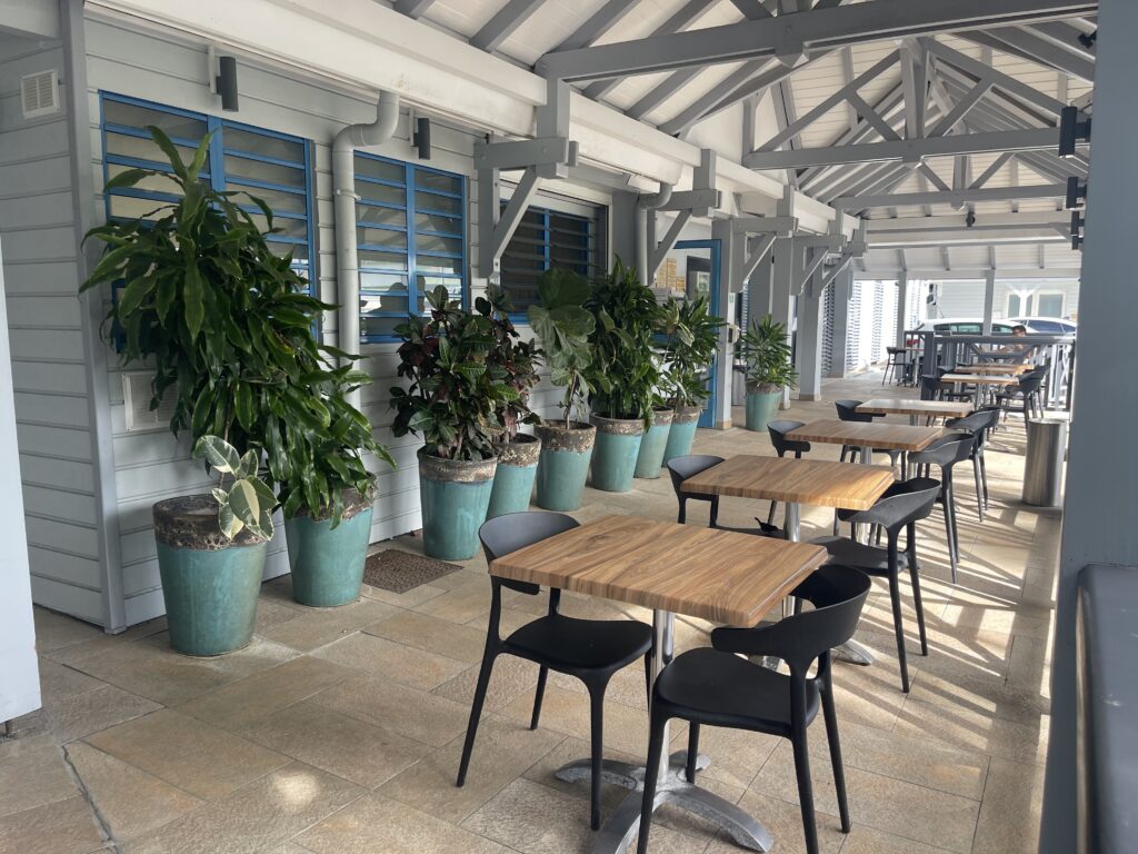 Terrasse Avant de l'hôtel